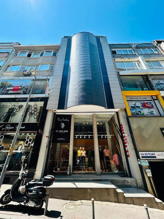 OSMANBEY MERKEZDE KOMPLE BINA: MAĞAZA, SHOWROOM VE OFIS ALANLARI