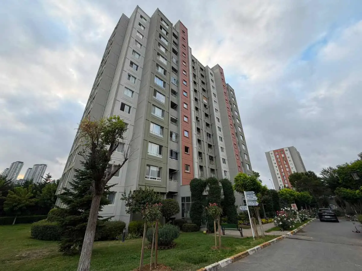 BURCU AYDENİZ RE/MAX 'TAN SOYAK OLYMPİAKENT 'TE 1+1 DAİRE 