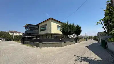 REMAX LAVANDA DAN ERGENE YEŞİLTEPEDE TAM MÜSTAKİL 3 KATLI