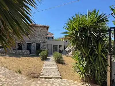 KARABURUN SAİP’TE MUHTEŞEM DENİZ MANZARASI  ŞÖMİNELİ, KIŞ BAHÇELİ, 958 M² MÜSTAKİL KİRALIK VİLLA
