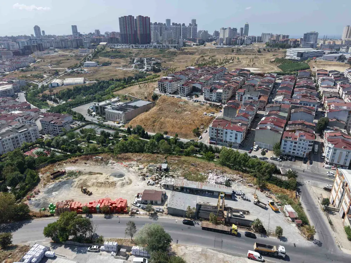 UFUKCAN ÖZGÜNDÜZ'DEN,ESENYURT KIRAÇTA AVANTAJLI SANAYİ ARSASI