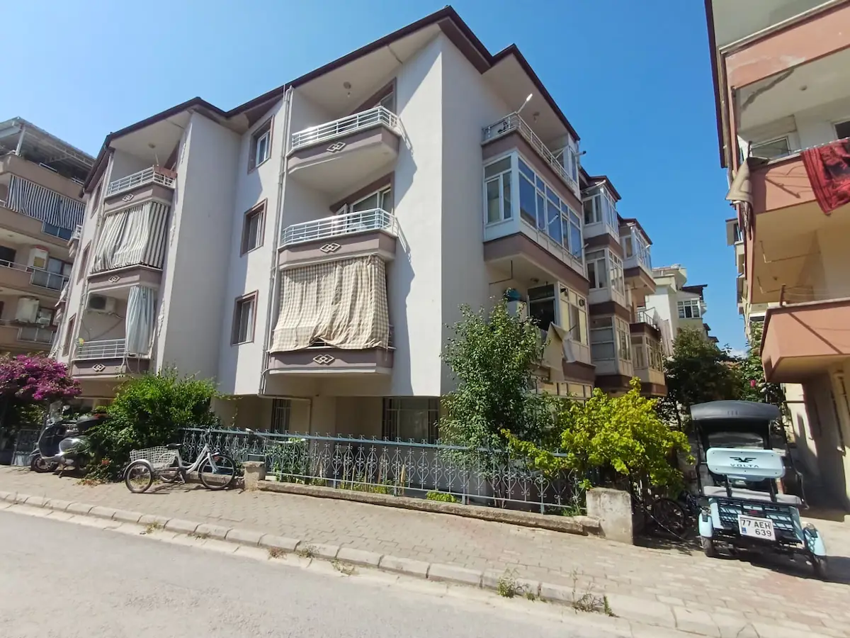 BAHÇELİEVLER MAHALLESİNDE SATILIK 2+1 DAİRE