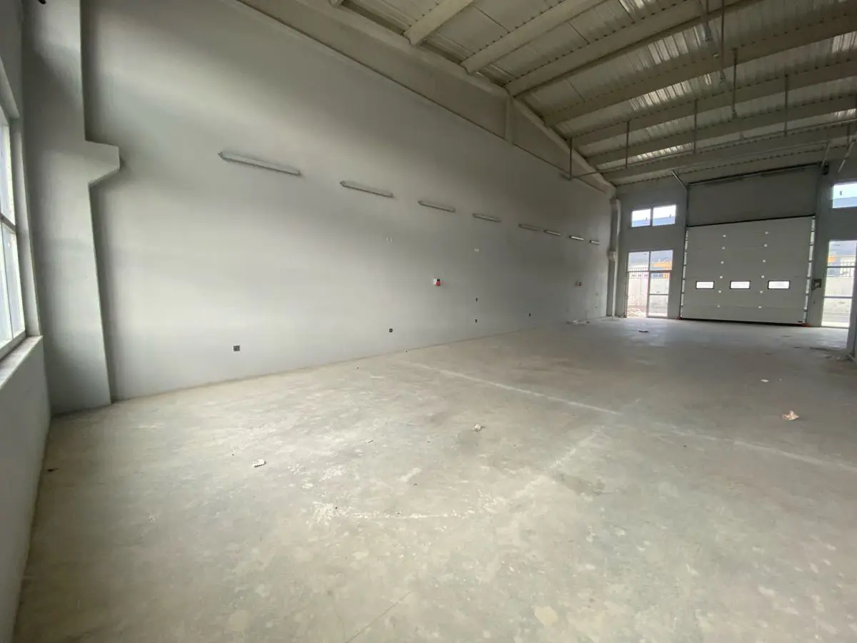 REMAX KUZEYDEN TOYBELEN SANAYİDE 200 METRE KİRALIK DÜKKAN