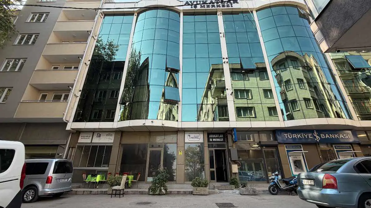 REMAX BEYAZ ADLİYE BİNASI'NA CEPHE KİRALIK DÜKKAN
