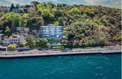 KANLICADA MUHTEŞEM BOĞAZ MANZARALI SATILIK YALI DAİRESİ