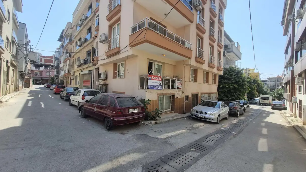 90 İZMIR BUCA'DA SATILIK 3+1 DAIRE