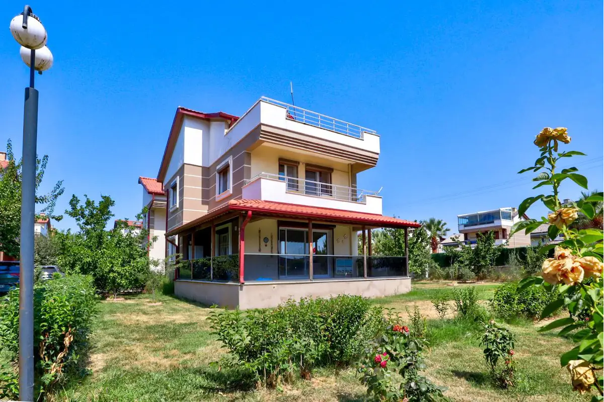 DİKİLİ'NİN İNCİSİ KABAKUMDA DENİZE SIFIR YÜKSEL YAR SİTESİNDE SATILIK VİLLA