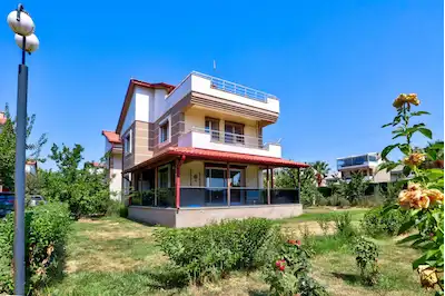 DİKİLİ'NİN İNCİSİ KABAKUMDA DENİZE SIFIR YÜKSEL YAR SİTESİNDE SATILIK VİLLA