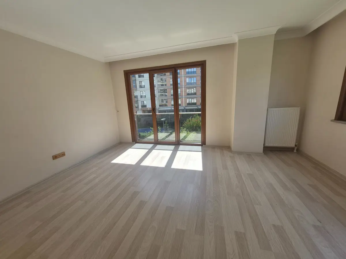 KURTKÖY SILTAŞ FLORA PARK’TA 1. KAT 2+1 ANKASTRE MUTFAKLI KONFORLU DAIRE 3