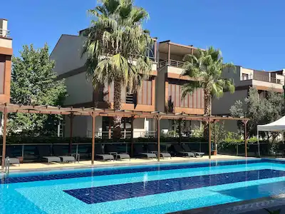 BAYRAMOĞLU ADORA VİLLALARI`NDA 5+2 SATILIK TRİPLEKS VİLLA
