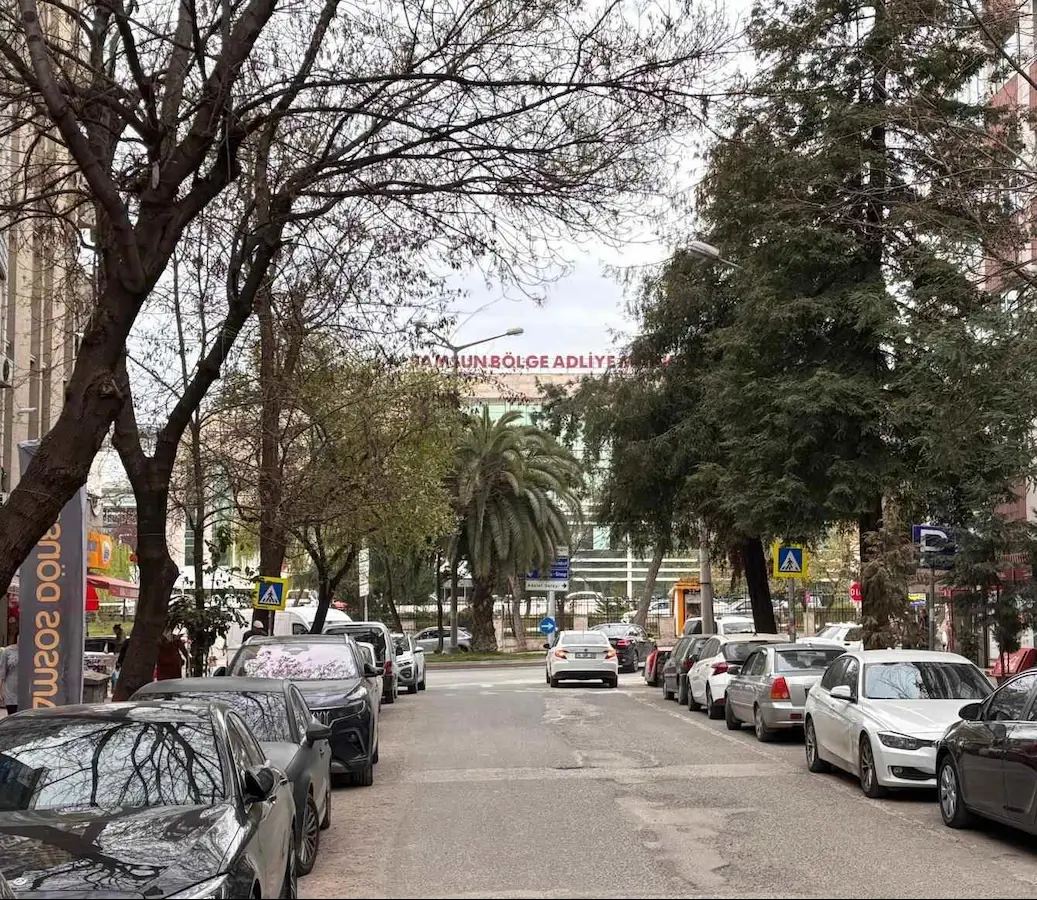 İLKADIM KILIÇDEDE M.SAADET C.(ADLİYE YANI) EŞYALI KİRALIK OFİS