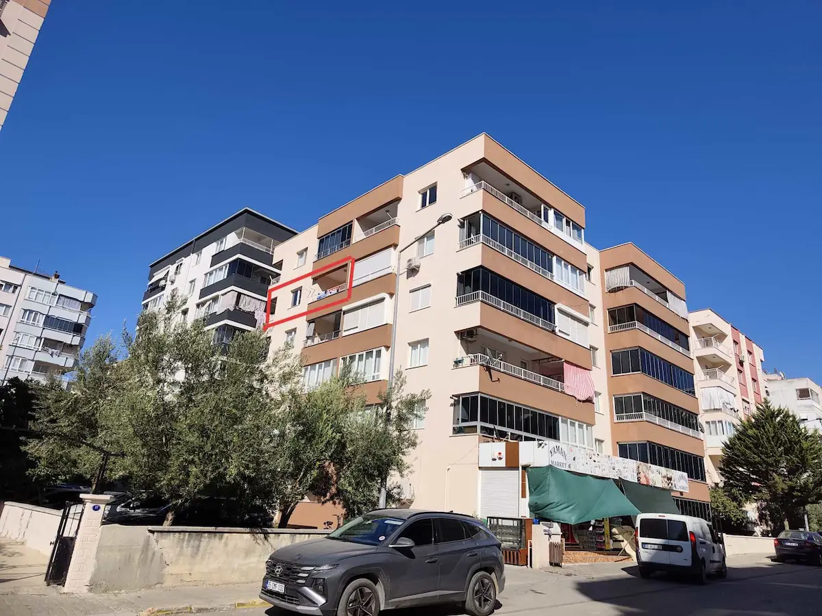 ALİAĞA MERKEZDE OTOPARKLI, ÇİFT BALKONLU GENİŞ KİRALIK 3+1 DAİRE