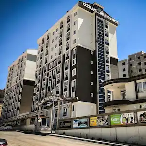 REMAX YENİ'DEN ÖZBAY RESIDENCE SİTE İÇİ GENİŞ 1+1 EŞYALI DAİRE