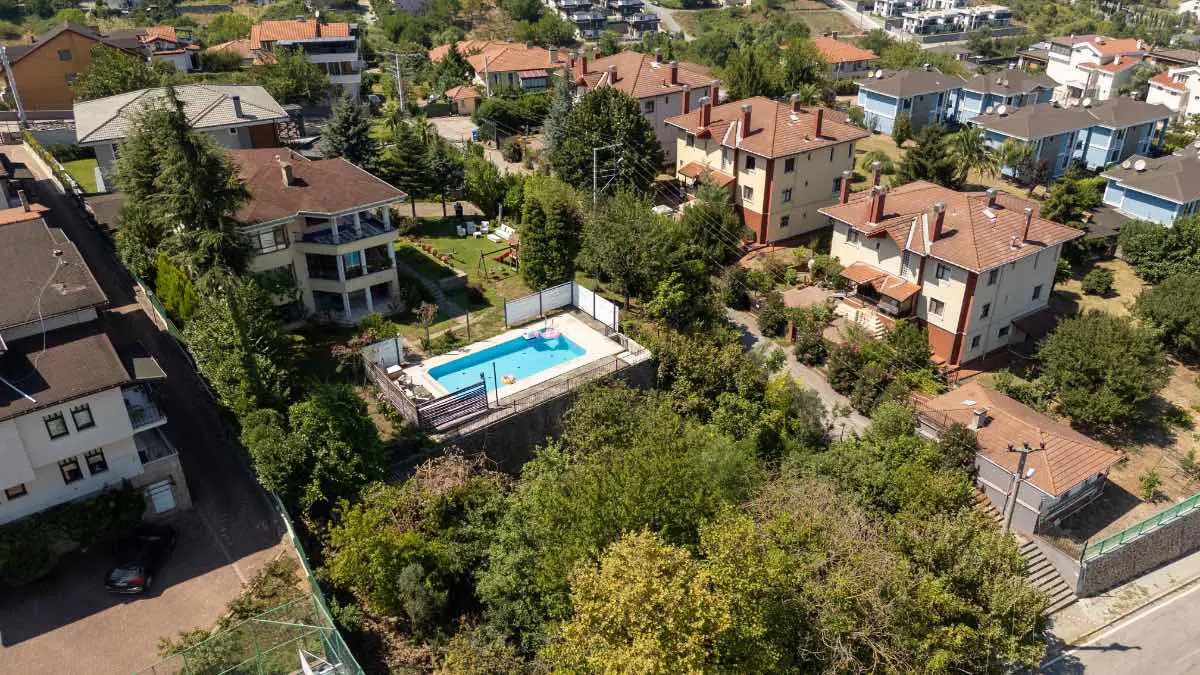 REMAX DREAM'DEN 2085 M² ARSA İÇİNDE ÖZEL HAVUZLU 500 M² VİLLA