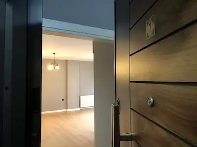 ŞEHİR MERKEZİNE YAKIN, DENIZ VE ŞEHIR MANZARALI 2+1 KIRALIK DAIRE
