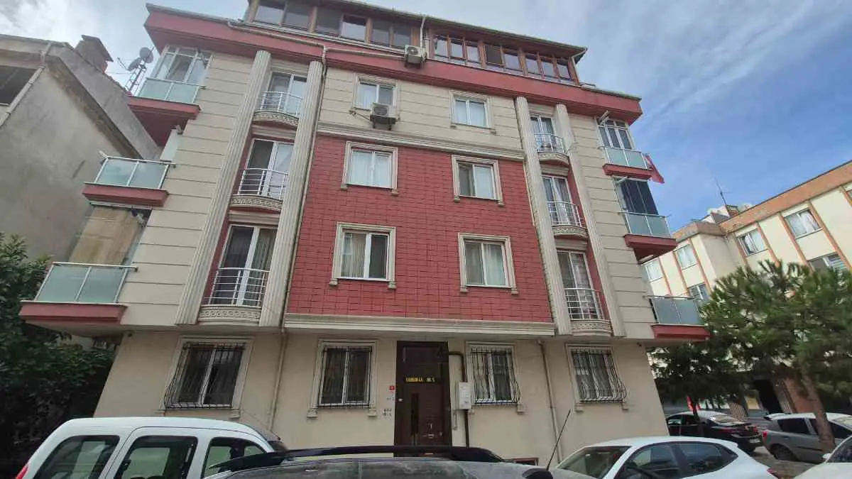BÜYÜKÇEKMECE DİZDARİYE MAH. SATILIK 2+1 ARAKAT DAİRE