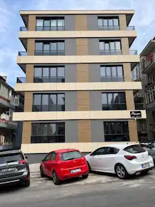 ŞEHIR MERKEZINDE KAPALI OTOPARKLI ÇIFT ASANSÖRLÜ SIFIR  1+1 KIRALIK DAIRE