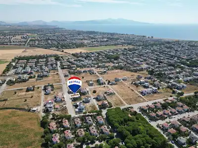 SALİHLERALTI MAVİKÖY SİTESİNDE  SATILIK TAM MÜSTAKİL VİLLA ARSASI..