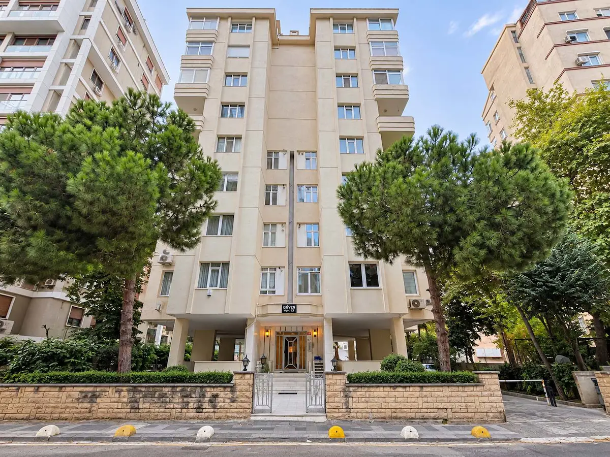 KADIKÖY 19 MAYIS’TA AYŞEKADIN METROYA ÇOK YAKIN KİRALIK 2+1 DAIRE!!!