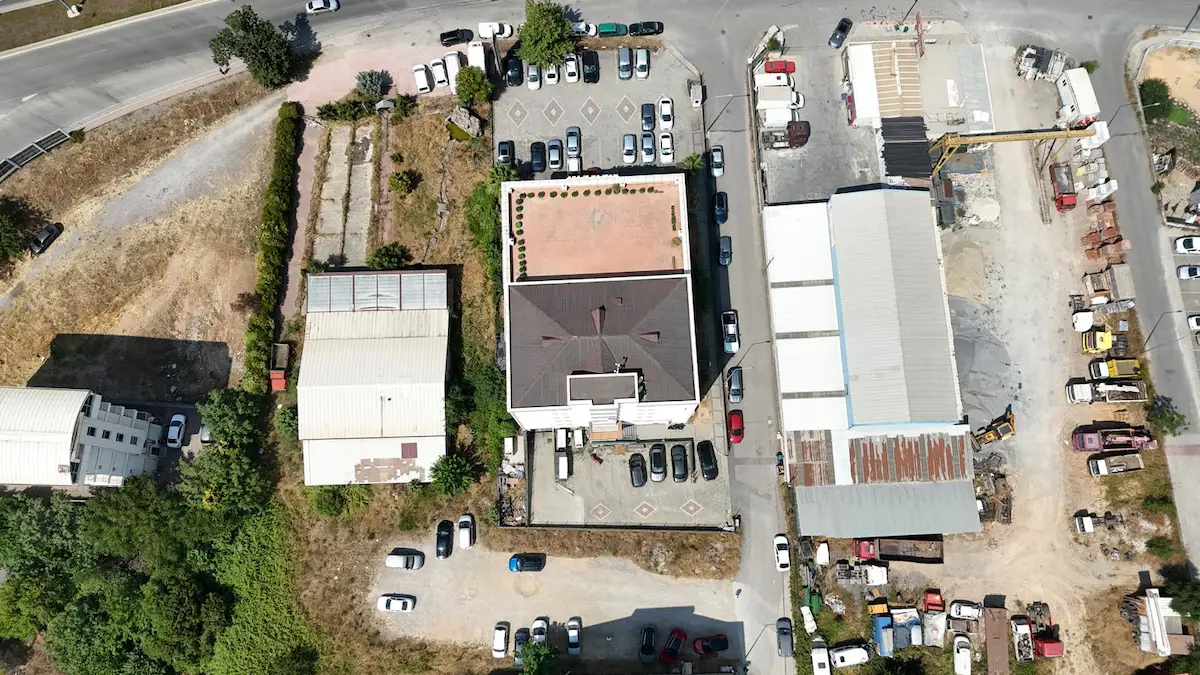 ÇAYIROVA ŞEKERPINARDA ANA CADDEDE 3.140 M² SATILIK TİCARİ ARSA