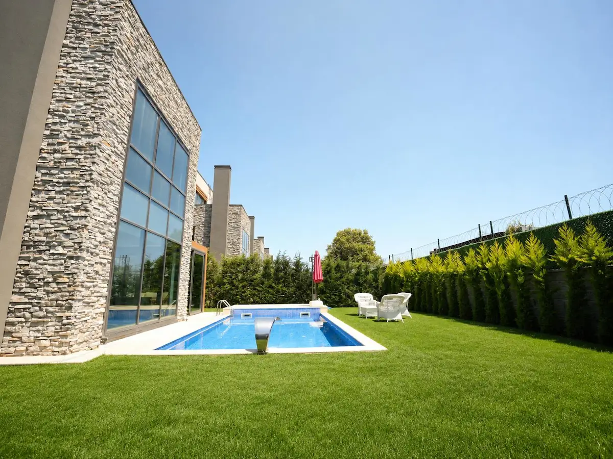 ÇEKMEKÖY ÖMERLİ’DE SIFIR 7+1 | 360 M² BRÜT | 3 KATLI, GÜNEY CEPHELİ KİRALIK VİLLA 3