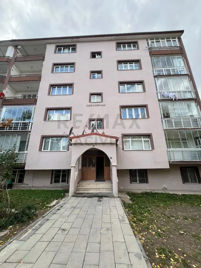 RE/MAX LACIVERT'TEN KAYAKYOLU'NDA SATILIK 2+1 DAIRE