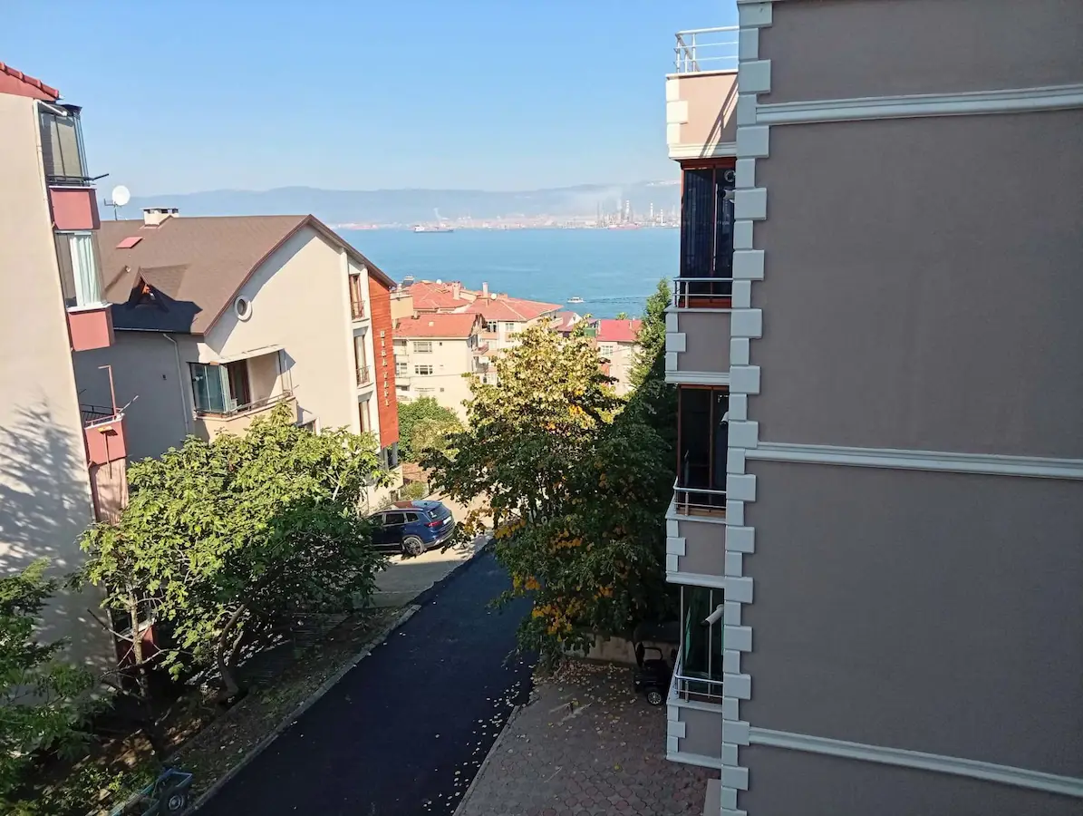 REMAX NATURAL DEN DEĞİRMENDERE YALI MAHALLESİNDE SATILIK 3+1 ARA KAT