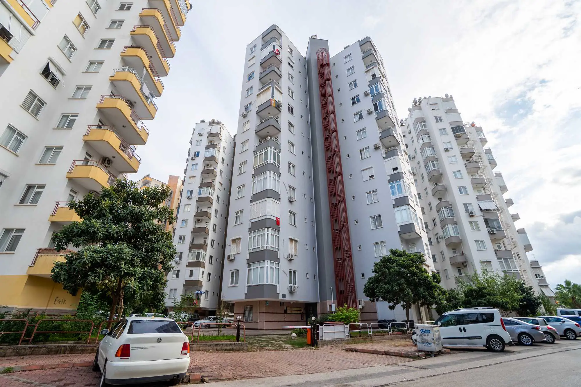 KONYAALTI SİTELER MAHALLESİNDE ARA KAT 3+1 DAİRE