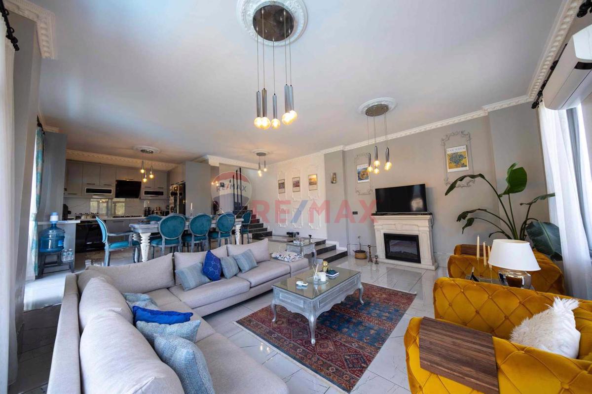 İZMİTİN EN GÖZDE VE EN DEĞERLİ BÖLGESİNDE BULUNAN

4+1 ÖZEL YAPIM SATILIK MÜSTAKİL VİLLA