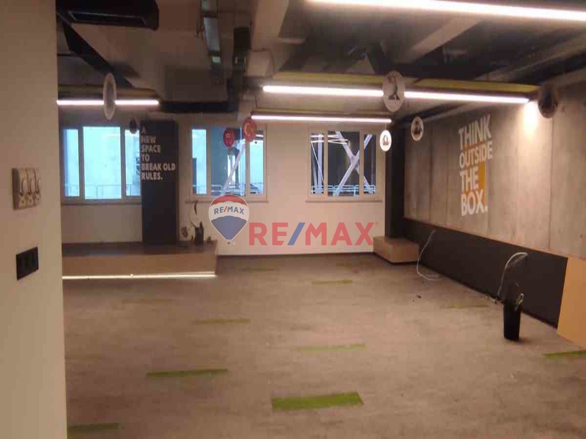 MASLAK BÜYÜKDERE CADDESİ ÜZERİNDE 195M2 PLAZA KATI  METRO VE TOPLU ULAŞIM YAKINI  AİDATA ISITMA- SO