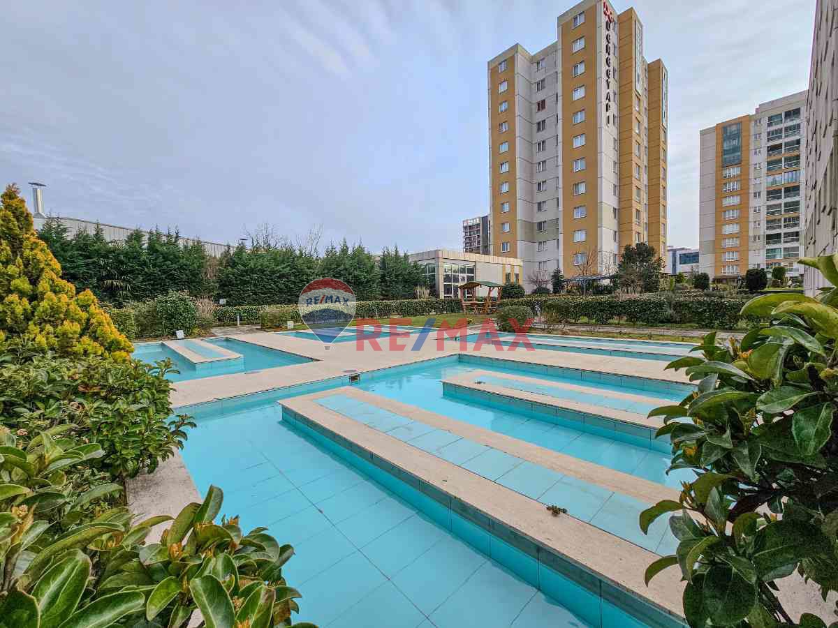 SANCAKTEPE MAHAL ADA SITESI'NDE SATILIK 2+1 DAIRE