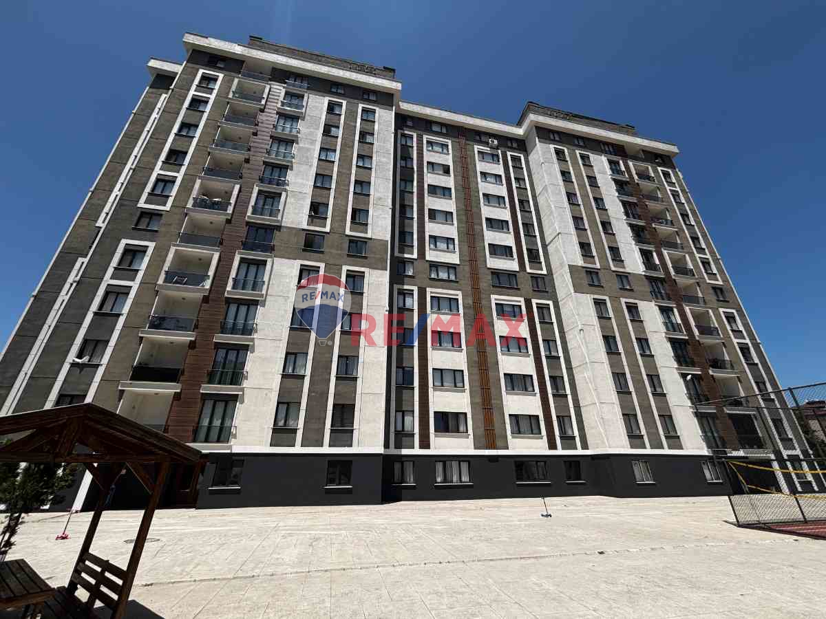 SANCAKTEPE YUNUS EMRE MH. YENIŞEHIR SITESINDE 1+1 SATILIK DAIRE