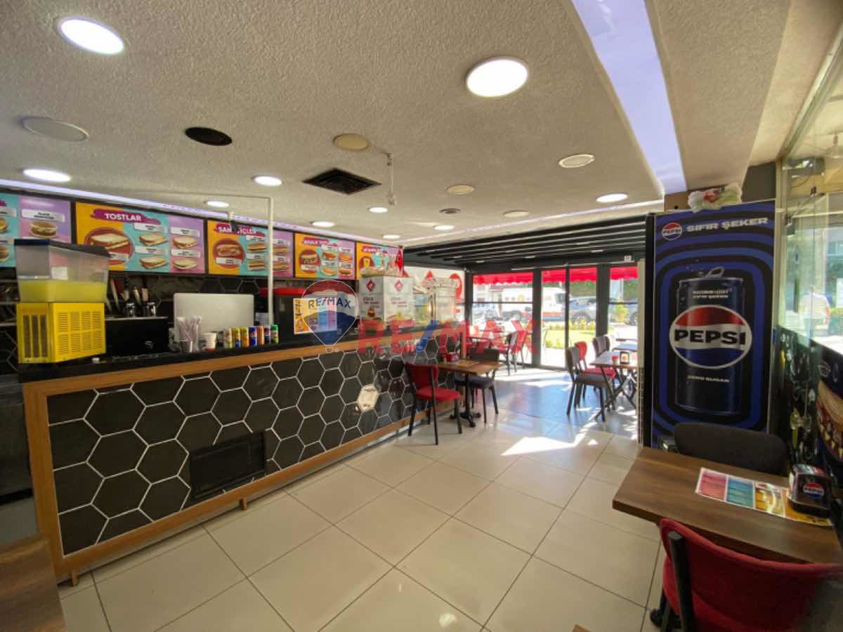 REMAX GÖKER BEYLİKDÜZÜ SÜRMEN CENTER CORNER SHOP FOR SALE