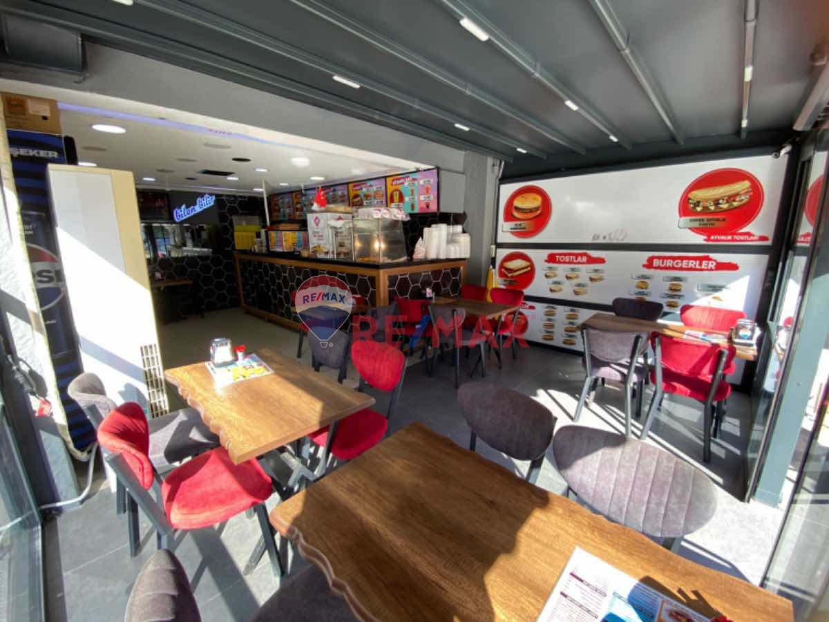 REMAX GÖKER BEYLİKDÜZÜ SÜRMEN CENTER CORNER SHOP FOR SALE