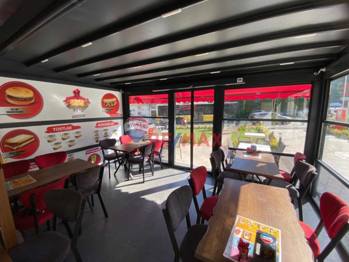REMAX GÖKER BEYLİKDÜZÜ SÜRMEN CENTER CORNER SHOP FOR SALE