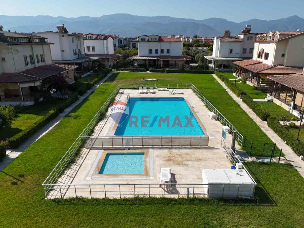 KUŞADASI DAVUTLAR ÖZSELİN SİTESİ  HAVUZ CEPHELİ, 5+1 MÜSTAKİL,MASRAFSIZ YAZLIK