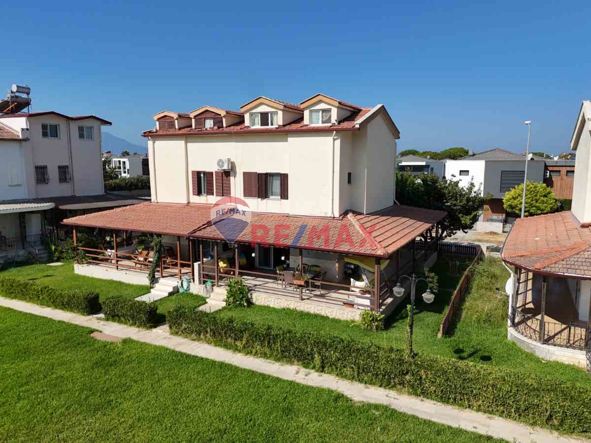 KUŞADASI DAVUTLAR ÖZSELİN SİTESİ  HAVUZ CEPHELİ, 5+1 MÜSTAKİL,MASRAFSIZ YAZLIK