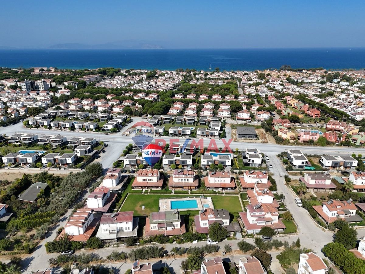 KUŞADASI DAVUTLAR ÖZSELİN SİTESİ  HAVUZ CEPHELİ, 5+1 MÜSTAKİL,MASRAFSIZ YAZLIK