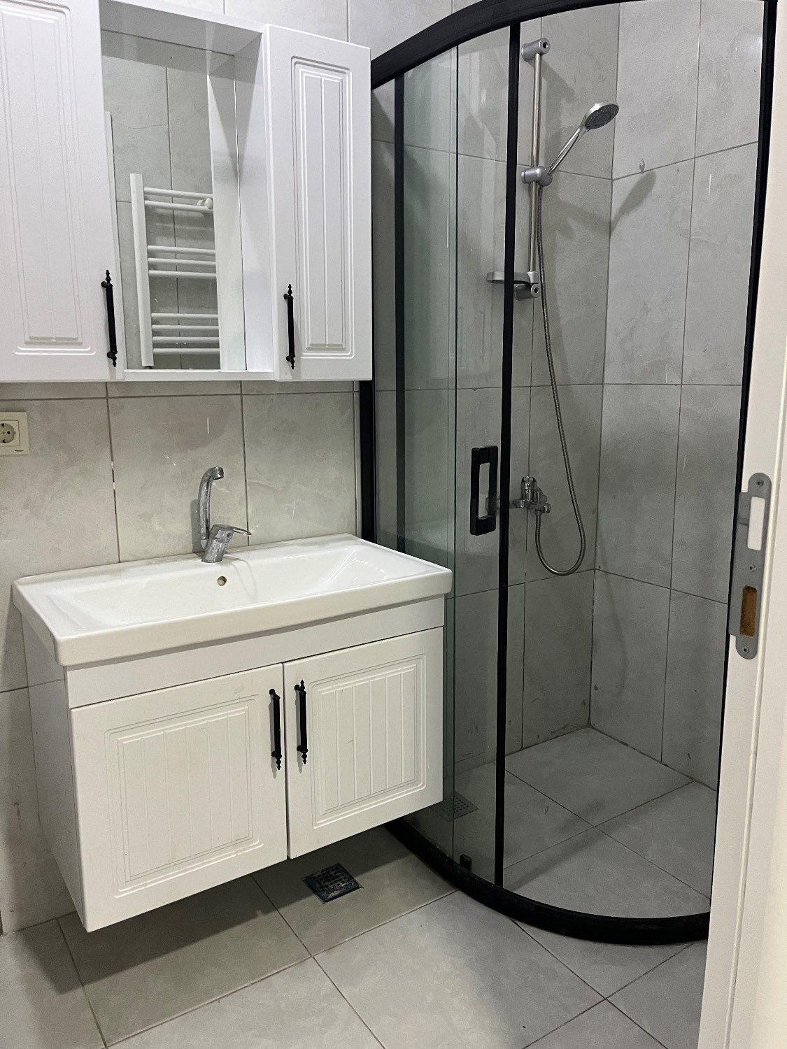 YAKUPLU MAHALLESINDE BAHÇE KATI 2+1 KIRALIK DAIRE