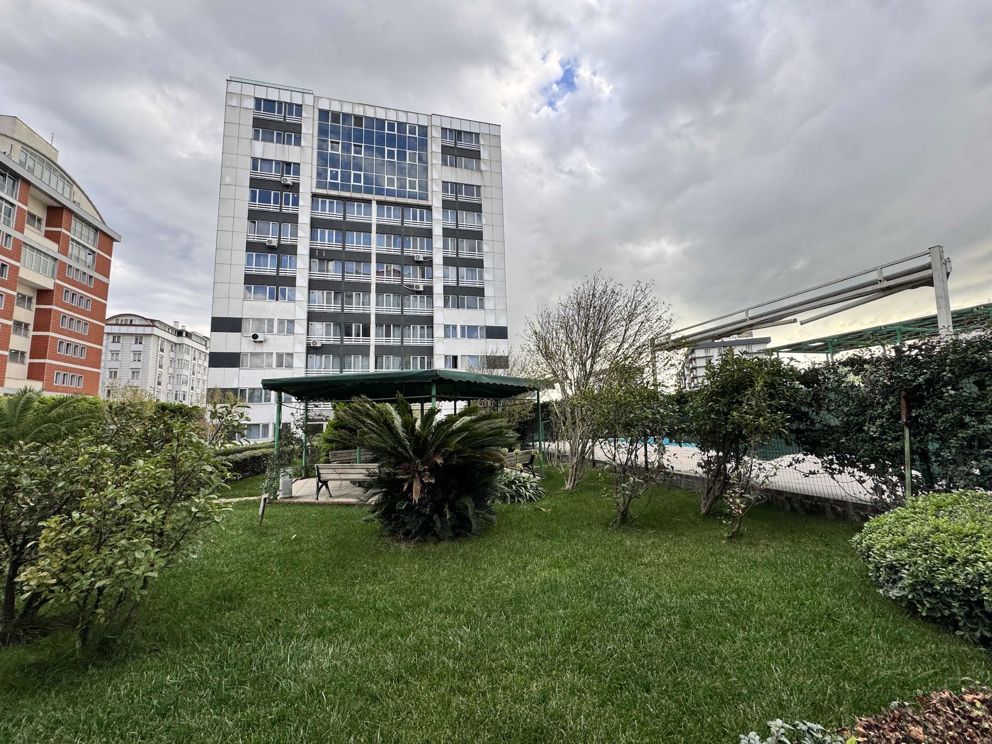 MARMARA ROYAL SİTE İÇİ SATILIK 1+1 DAİRE