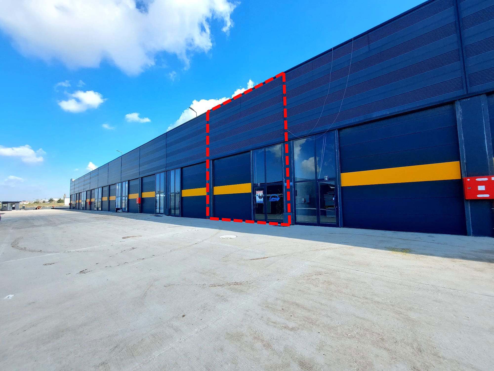 REMAX LAND'DEN KERVANCI SANAYİDE 100 M2 KİRALIK DÜKKAN