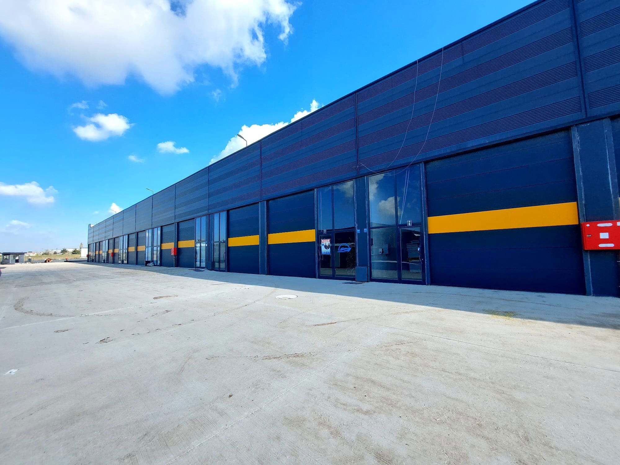 REMAX LAND'DEN KERVANCI SANAYİDE 100 M2 KİRALIK DÜKKAN