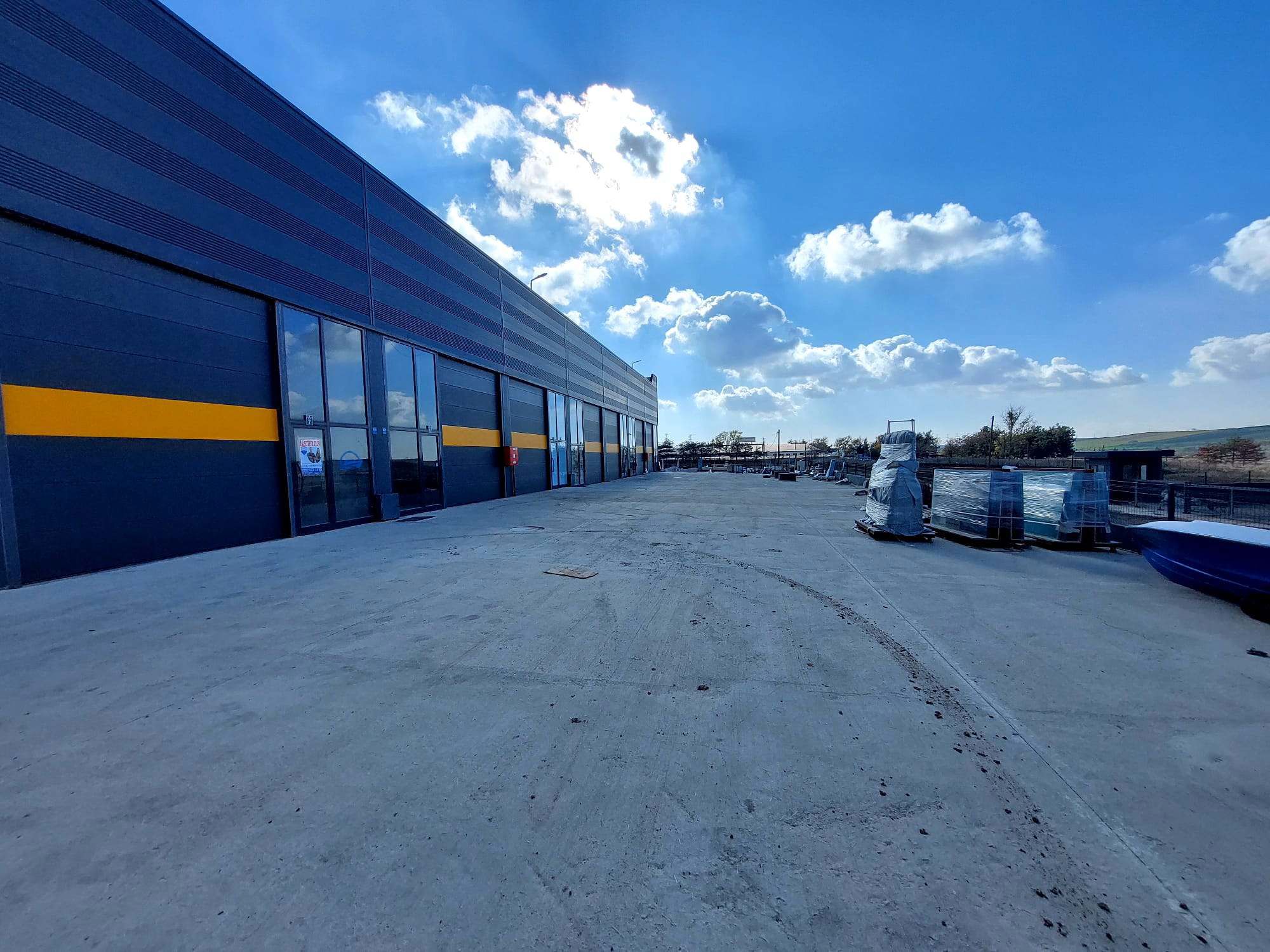 REMAX LAND'DEN KERVANCI SANAYİDE 100 M2 KİRALIK DÜKKAN