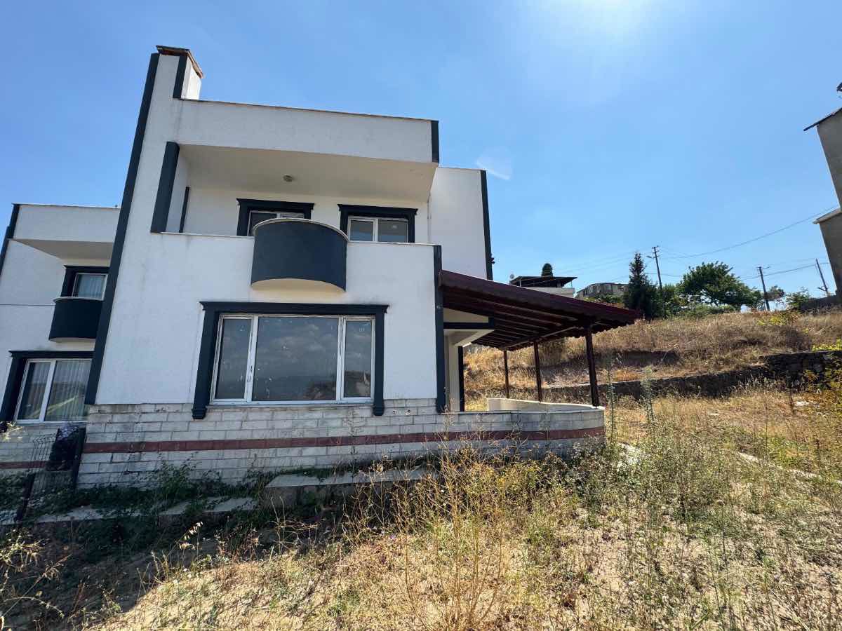 REMAX ÇARŞI'DAN BAHÇECİK BÖLGESİNDE SATILIK VİLLA