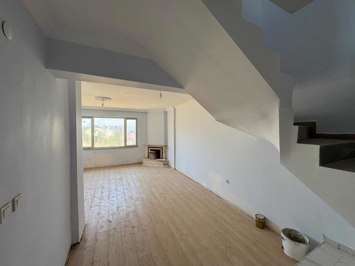 REMAX ÇARŞI'DAN BAHÇECİK BÖLGESİNDE SATILIK VİLLA