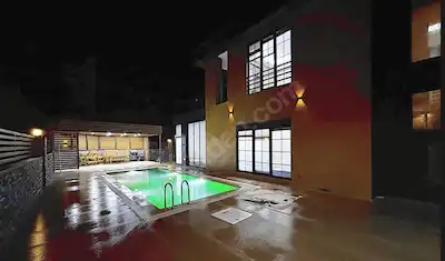 REMAX NACİYE'DEN ERENKÖY SAHİLDE 4+1 TRİPLEKS HAVUZLU ULTRALÜKS VİLLA