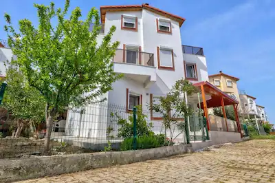 ÇANDARLI ESİNTİ SİTESİNDE FIRSAT SATILIK MÜSTAKİL VİLLA...