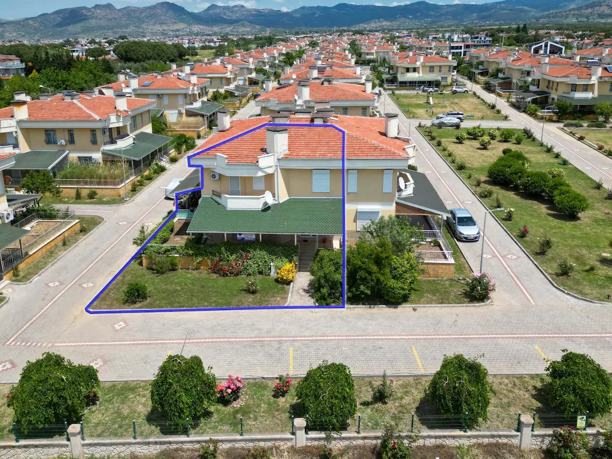 SARIGÜL SİTESİNDE DENİZE SIFIR EN ÖN PARSEL EŞSİZ SATILIK YAZLIK