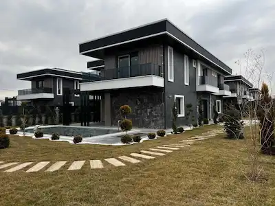 REMAX DOĞU ATAŞEHİR MAH.FULL YAPILI 4+2 SATILIK DE LUX VİLLA