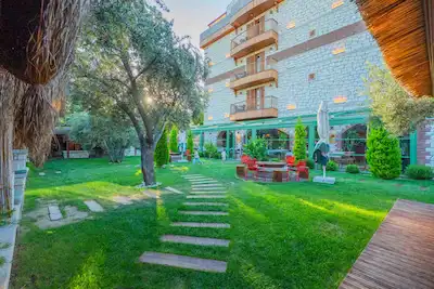 KAZ DAĞLARI’NDA YÜKSEK GETIRI POTANSIYELLI TAŞ MIMARILI BUTIK OTEL